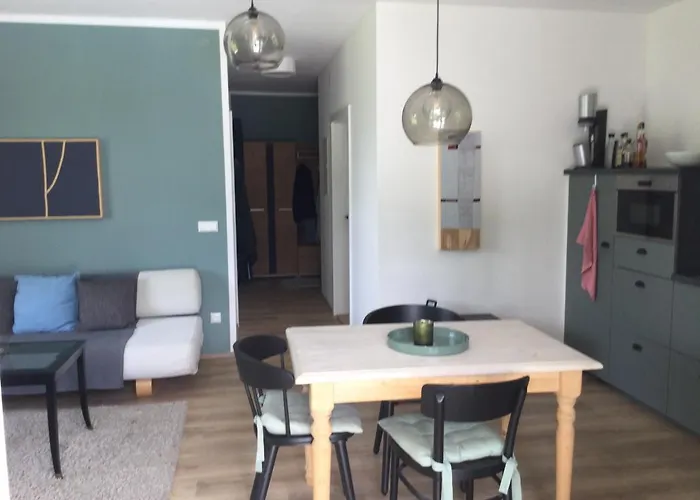 Steinergut Gartenwohnung 1